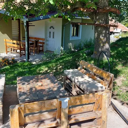 Nacionalna Kuca Krstojevi * Raška